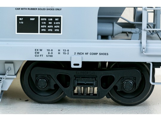 USA Trains Six Piece Train Set With Union Pacific SD40-2 Diesel Locomotive