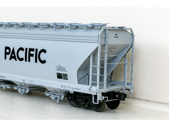 USA Trains Six Piece Train Set With Union Pacific SD40-2 Diesel Locomotive