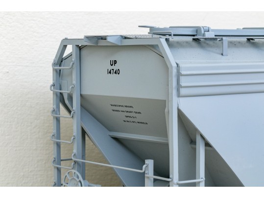 USA Trains Six Piece Train Set With Union Pacific SD40-2 Diesel Locomotive