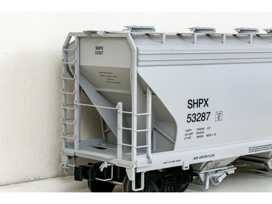 USA Trains Six Piece Train Set With Union Pacific SD40-2 Diesel Locomotive