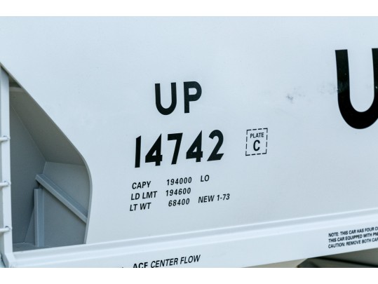 USA Trains Six Piece Train Set With Union Pacific SD40-2 Diesel Locomotive