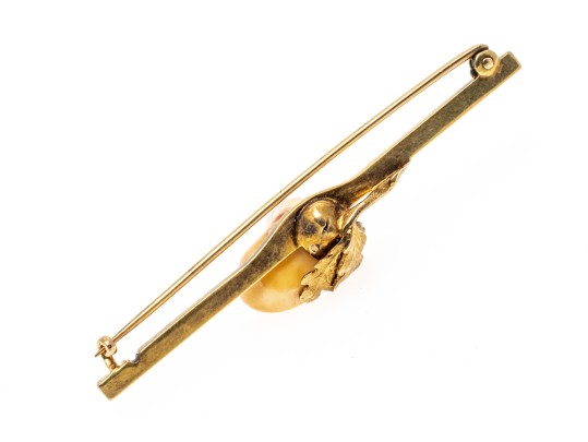 14K Antique Twin Coral And Oak Leaf Brooch