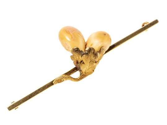 14K Antique Twin Coral And Oak Leaf Brooch