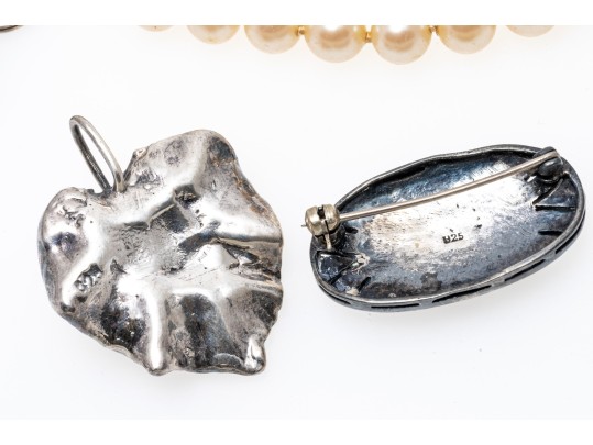 Lot Of 800 Silver And Sterling Silver Jewelry