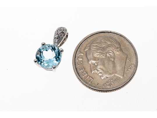 Slight 14K White Gold Aquamaring Pendant