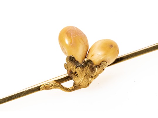 14K Antique Twin Coral And Oak Leaf Brooch