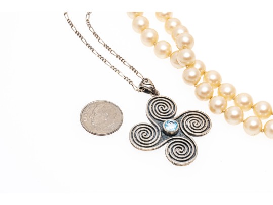 Lot Of 800 Silver And Sterling Silver Jewelry