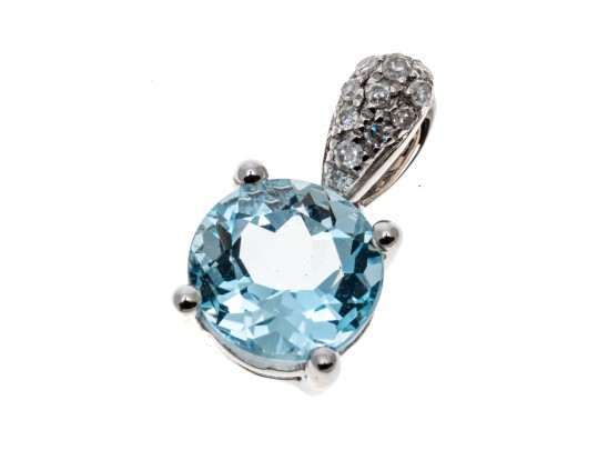 Slight 14K White Gold Aquamaring Pendant
