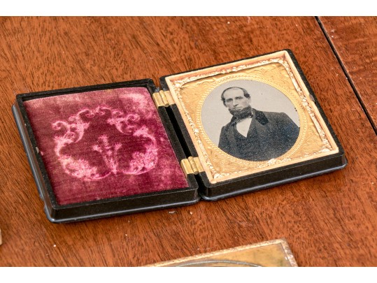 Antique Lot Of Daguerrotypes And Ambrotypes, Some With Cases