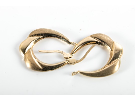 Elegant 10k Yellow Gold Hoop Earrings