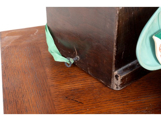 Mid Century Singer Sewing Machine With Accessories