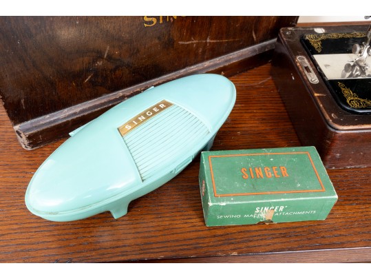 Mid Century Singer Sewing Machine With Accessories