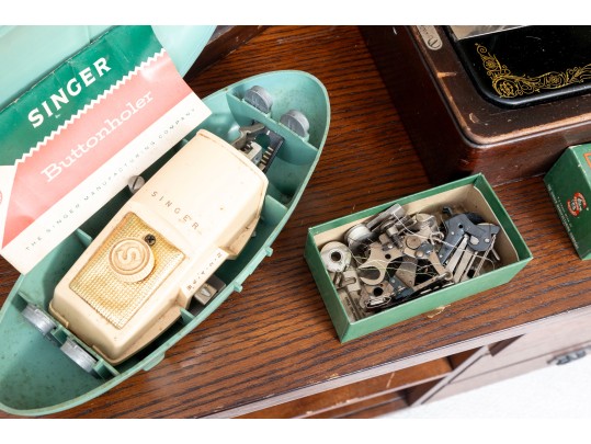 Mid Century Singer Sewing Machine With Accessories