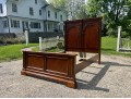 Quality Pulaski Furniture Carved Queen Size Sleigh Bed
