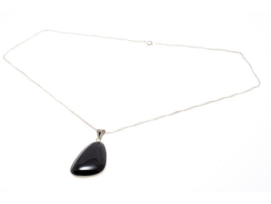 Stylish Onyx Pendant Necklace