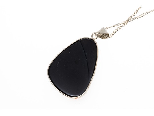 Stylish Onyx Pendant Necklace
