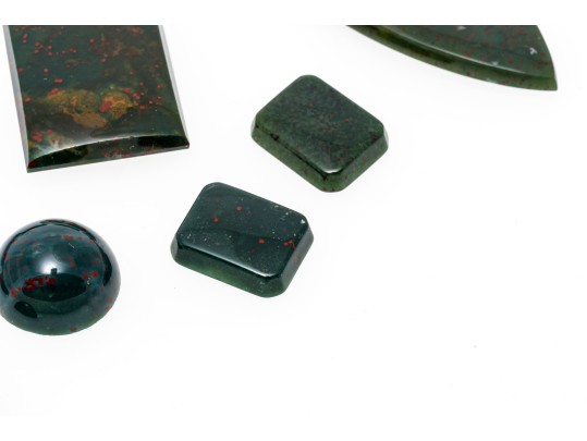 Loose Stones: 14 Cabochon Cut Blood Stones, 87.1 TCW