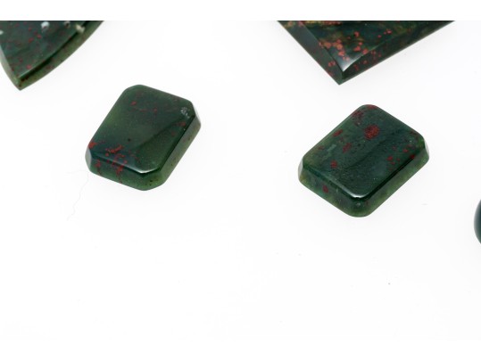 Loose Stones: 14 Cabochon Cut Blood Stones, 87.1 TCW