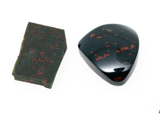 Loose Stones: 14 Cabochon Cut Blood Stones, 87.1 TCW