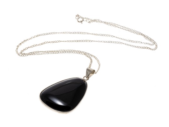 Stylish Onyx Pendant Necklace
