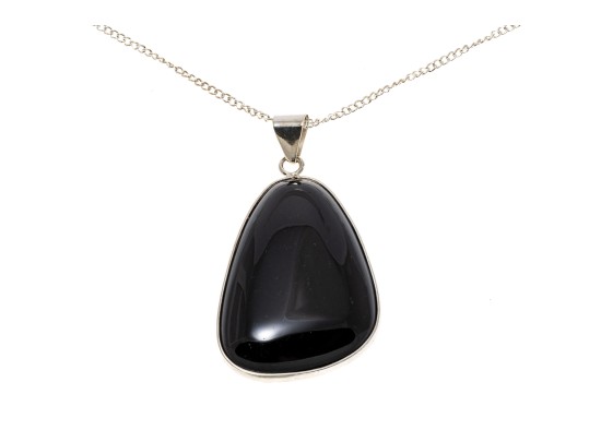 Stylish Onyx Pendant Necklace