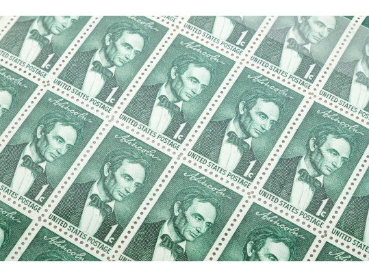 Collection Of 1050 United States Stamps