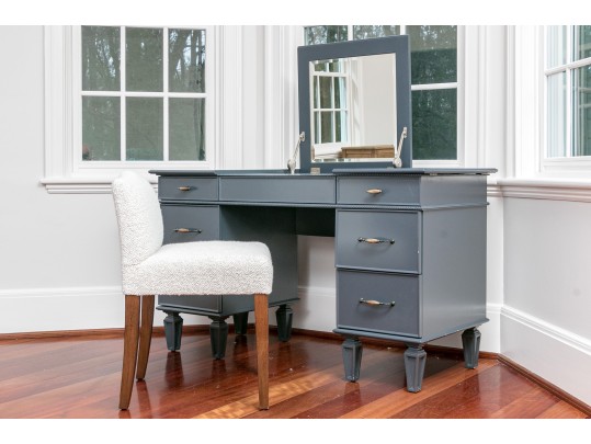 Fabulous Frontgate Vanity Table With Lift-up Mirror And Chair