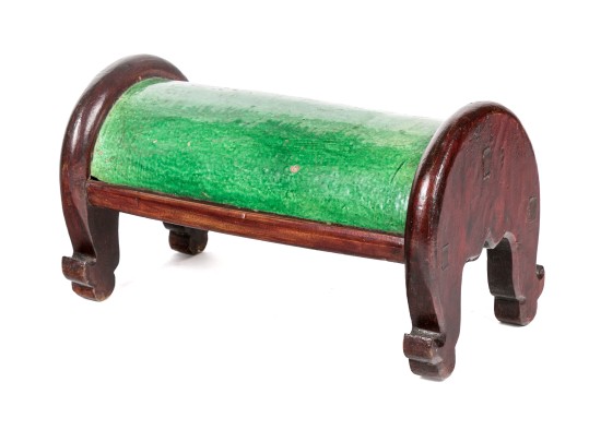 Chinese Glazed Roof Tile On Stand