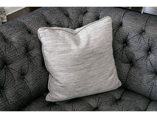 Fashionable Chesterfield Style Upholstered Sofa