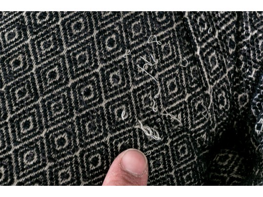 Fashionable Chesterfield Style Upholstered Sofa