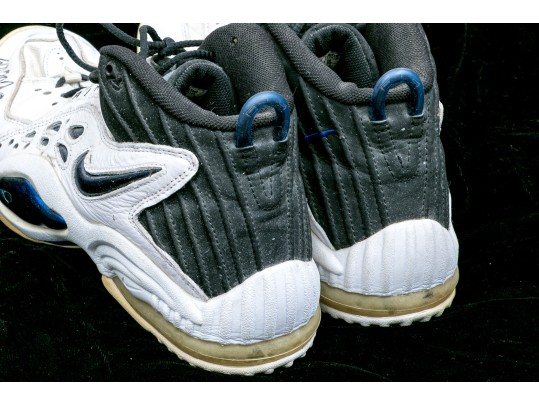 Autographed Allan Houston Basketball Shoes