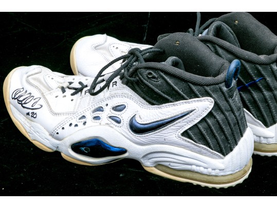 Autographed Allan Houston Basketball Shoes