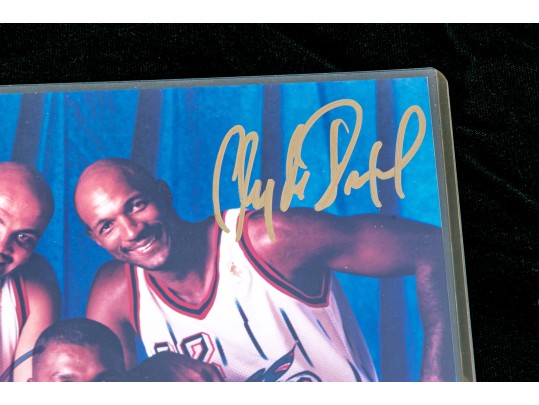 Autographed Houston Rockets Basketball Memorabilia Photograph