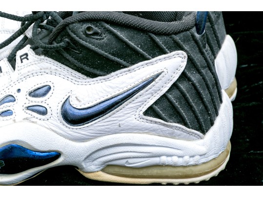 Autographed Allan Houston Basketball Shoes