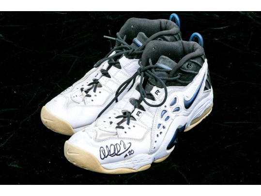 Autographed Allan Houston Basketball Shoes