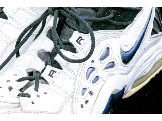 Autographed Allan Houston Basketball Shoes