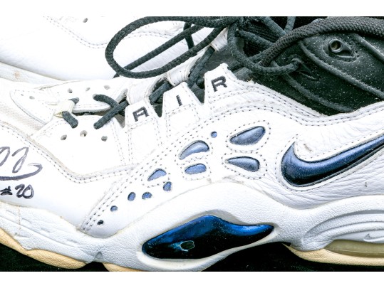 Autographed Allan Houston Basketball Shoes