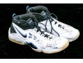 Autographed Allan Houston Basketball Shoes