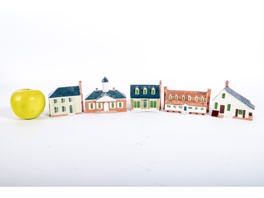 Royal Goedewaagen Delft Williamsburg Town Miniatures