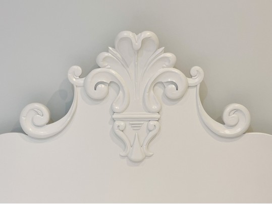Elegant French Bedstead With Fleur De Lis Finial 