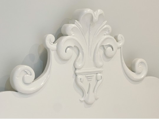 Elegant French Bedstead With Fleur De Lis Finial 