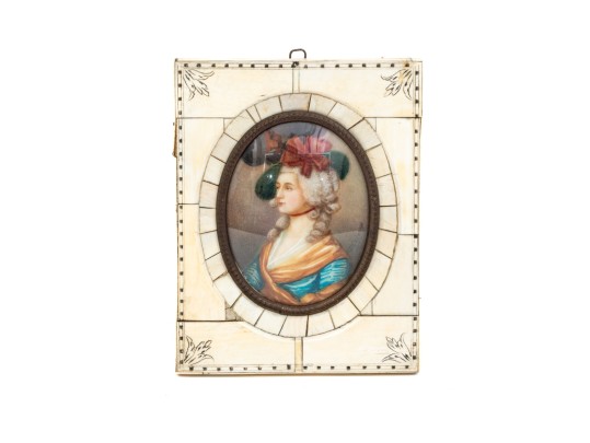 ** 2 Lots Same # ** Image Of A Stately Woman With Bright Red Bow