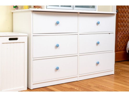 Practical White Finished Chest With 6 Drawers