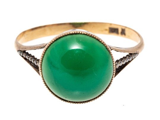 14k Yellow Gold Pretty Vintage Round Cabachon Green Chalcedony Ring, Size 7.75