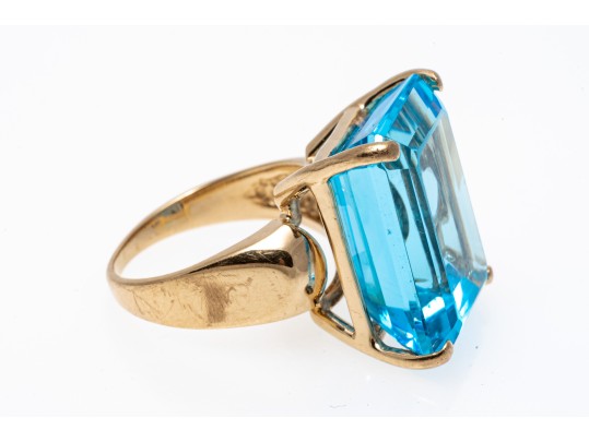10K Yellow Gold Blue Topaz Statement Ring, Size 5