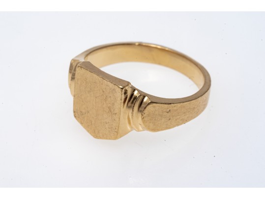 14K Yellow Gold Shield Signet Ring, Size 6.25