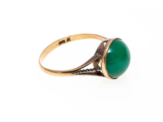 14k Yellow Gold Pretty Vintage Round Cabachon Green Chalcedony Ring, Size 7.75