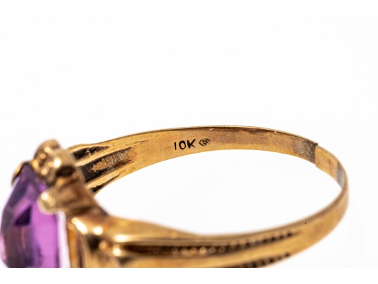 10k Gold Vintage Light Purple Glass Ring, Size Approximately 5.75