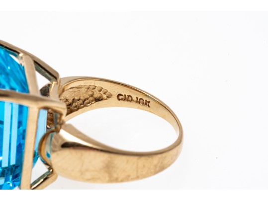 10K Yellow Gold Blue Topaz Statement Ring, Size 5