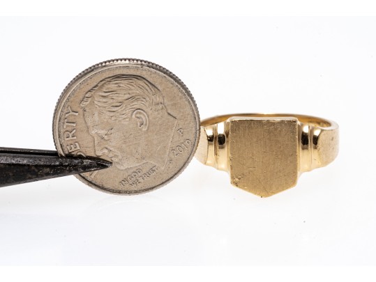 14K Yellow Gold Shield Signet Ring, Size 6.25
